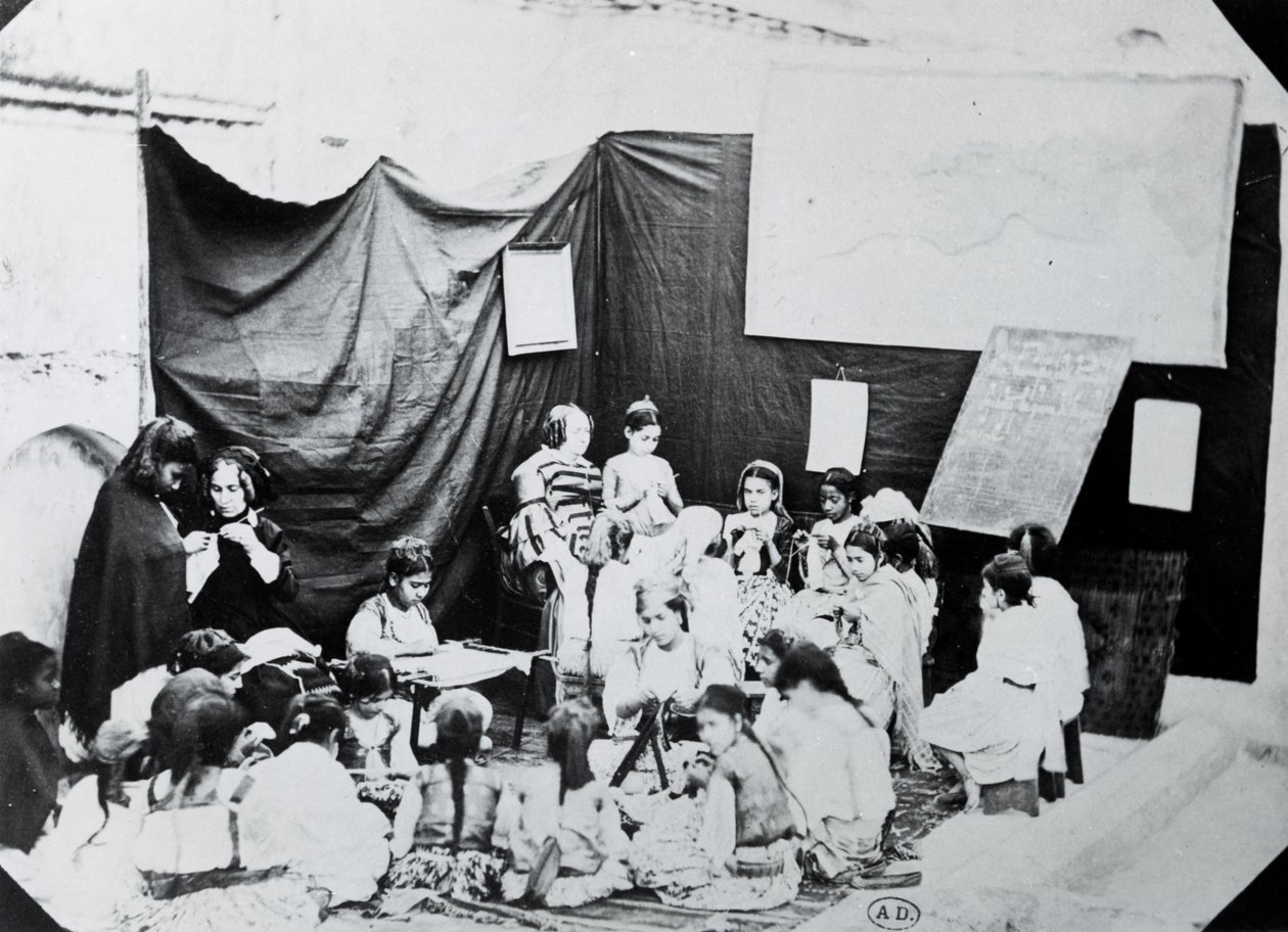 Szkoła dla dziewcząt w Algierii, 1860 autorstwa French Photographer