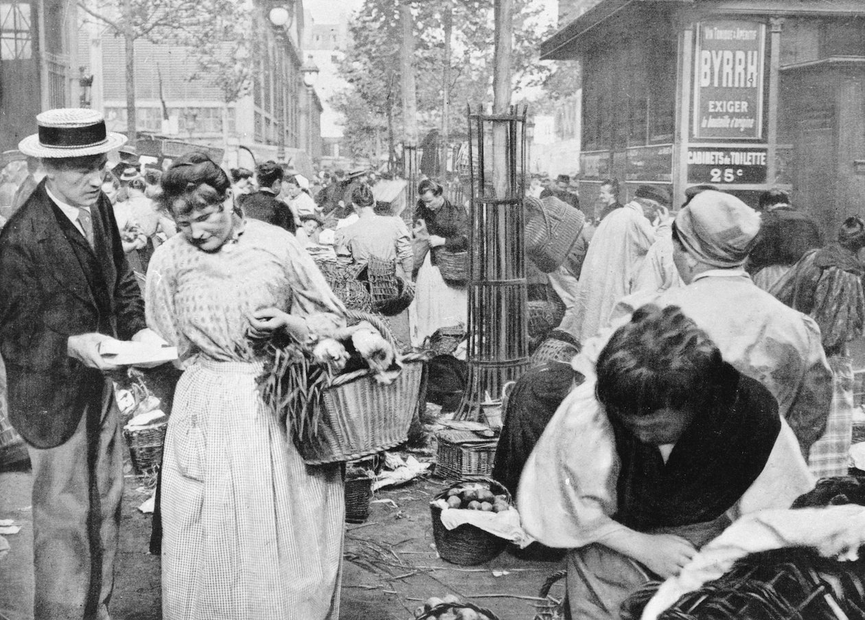 Hawker wśród kupujących i sprzedających, Les Halles, Paryż, 1896 autorstwa French Photographer
