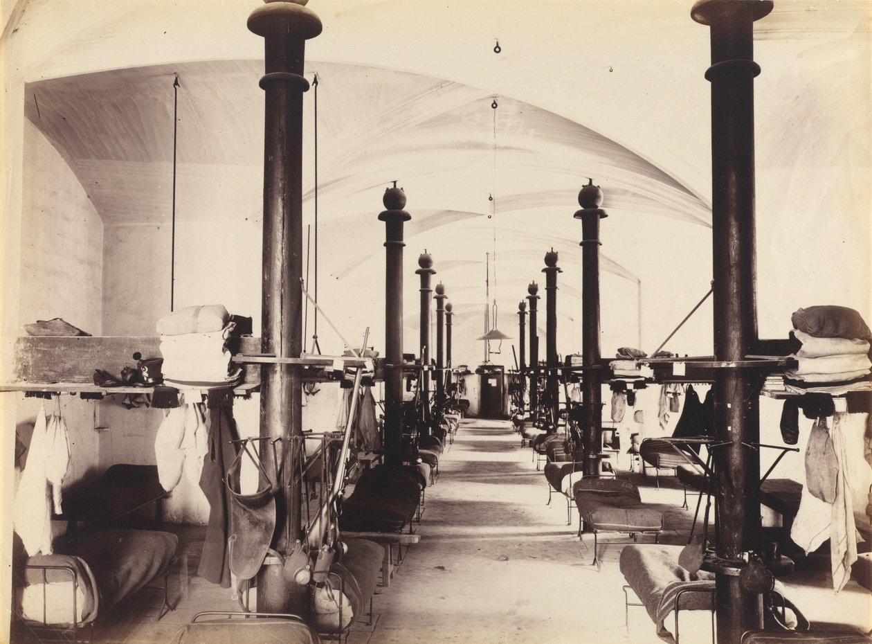 Les Salles des Gardes, Palais des Papes, Awinion, Francja, lata sześćdziesiąte XIX wieku (zdjęcie) autorstwa French Photographer