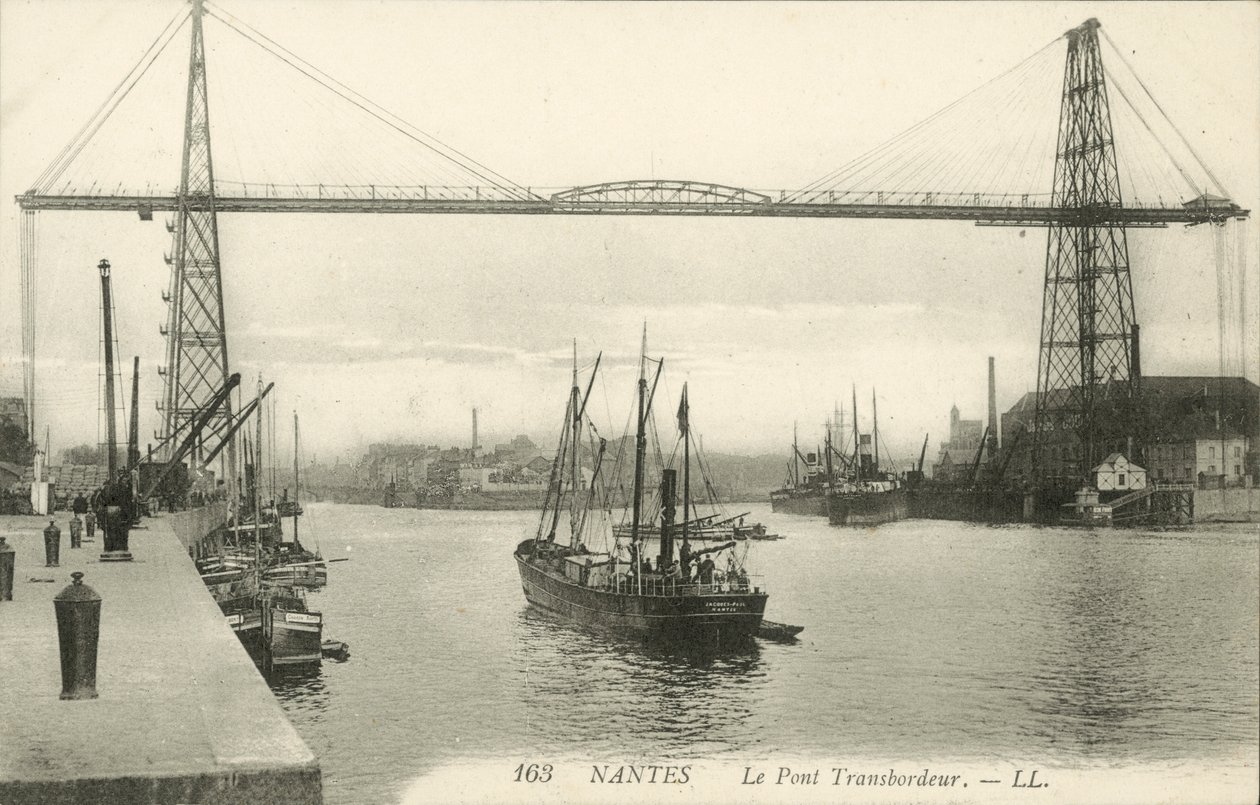 Nantes, Le Pont Transbordeur (zdjęcie czarno-białe) autorstwa French Photographer
