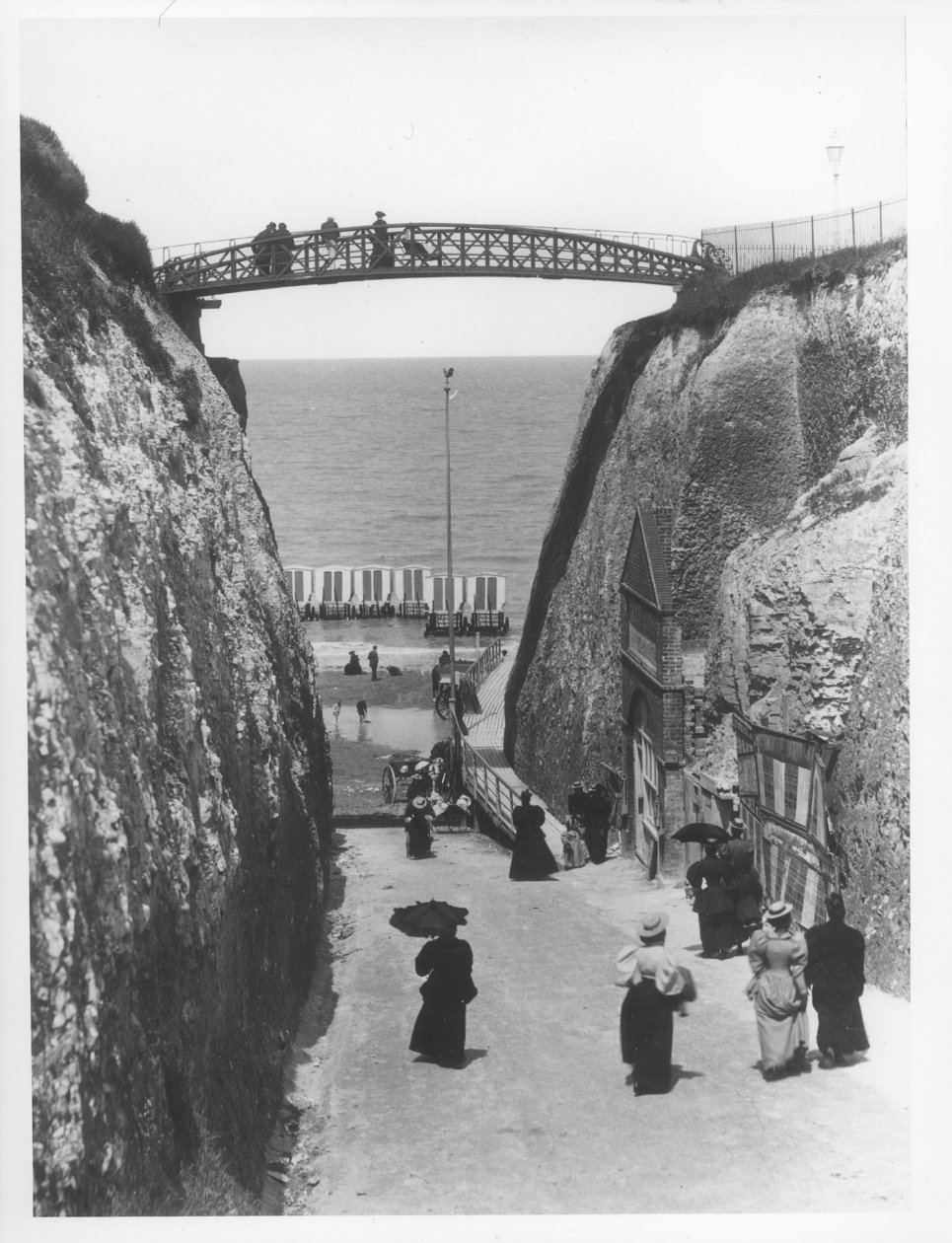 Newgate Gap, Margate, ok. 1900 (mc. zdjęcie) autorstwa French Photographer