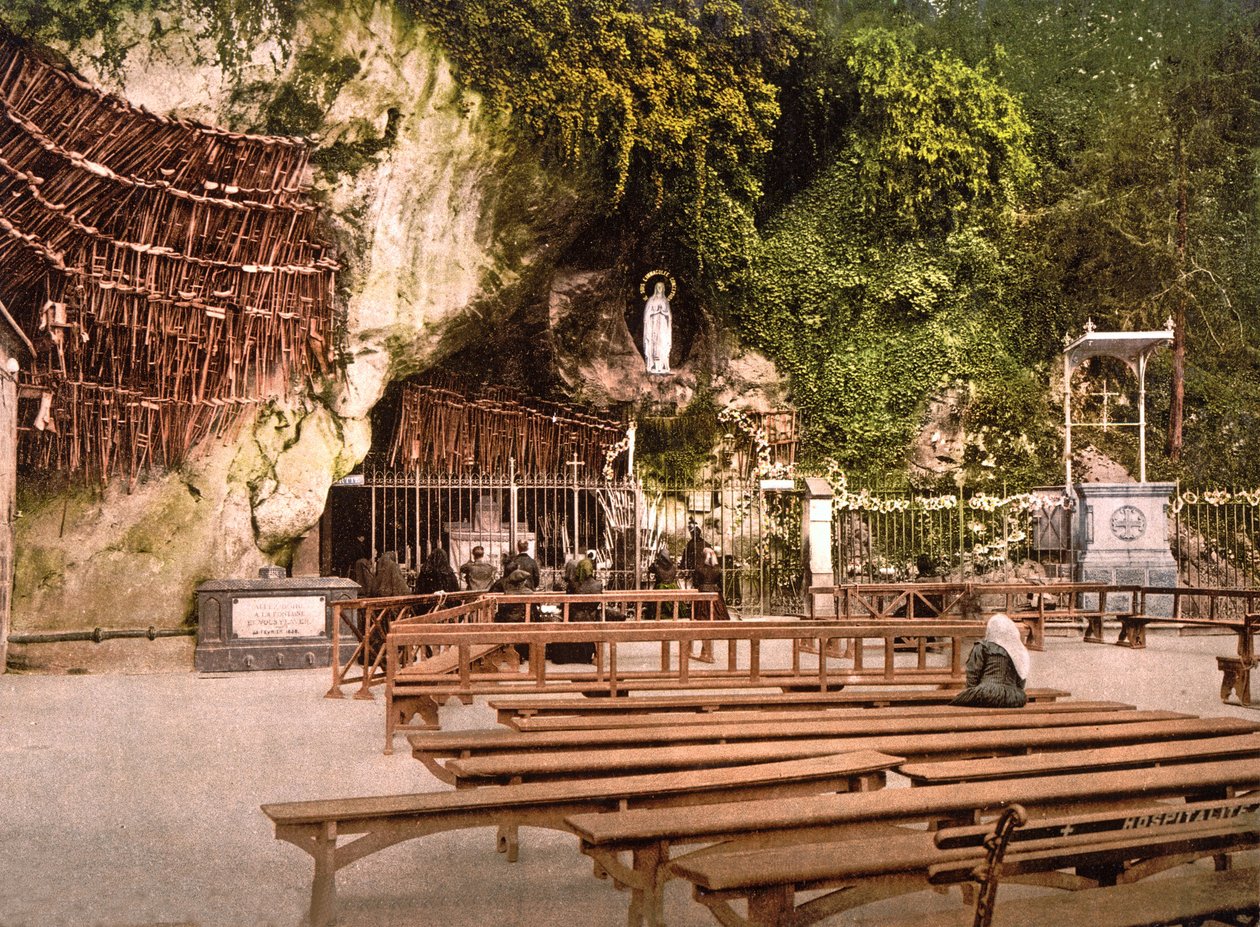 Matka Boża z Lourdes, 1890-1900 autorstwa French Photographer