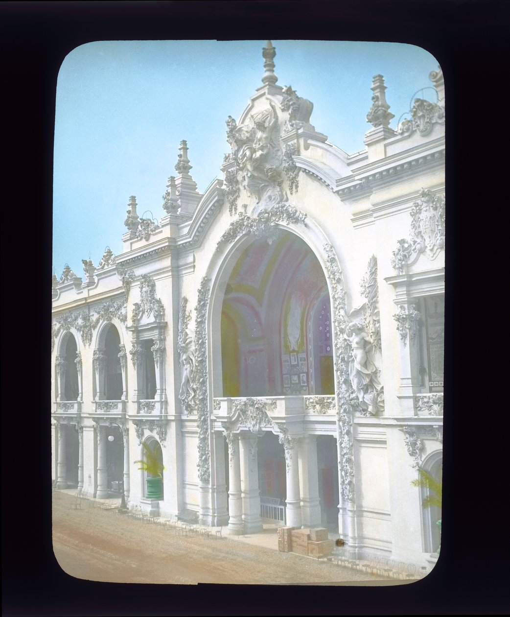 Ekspozycja Paryska: Pałac Sztuk Dekoracyjnych, Paryż, Francja, 1900 (zjeżdżalnia z latarnią) autorstwa French Photographer