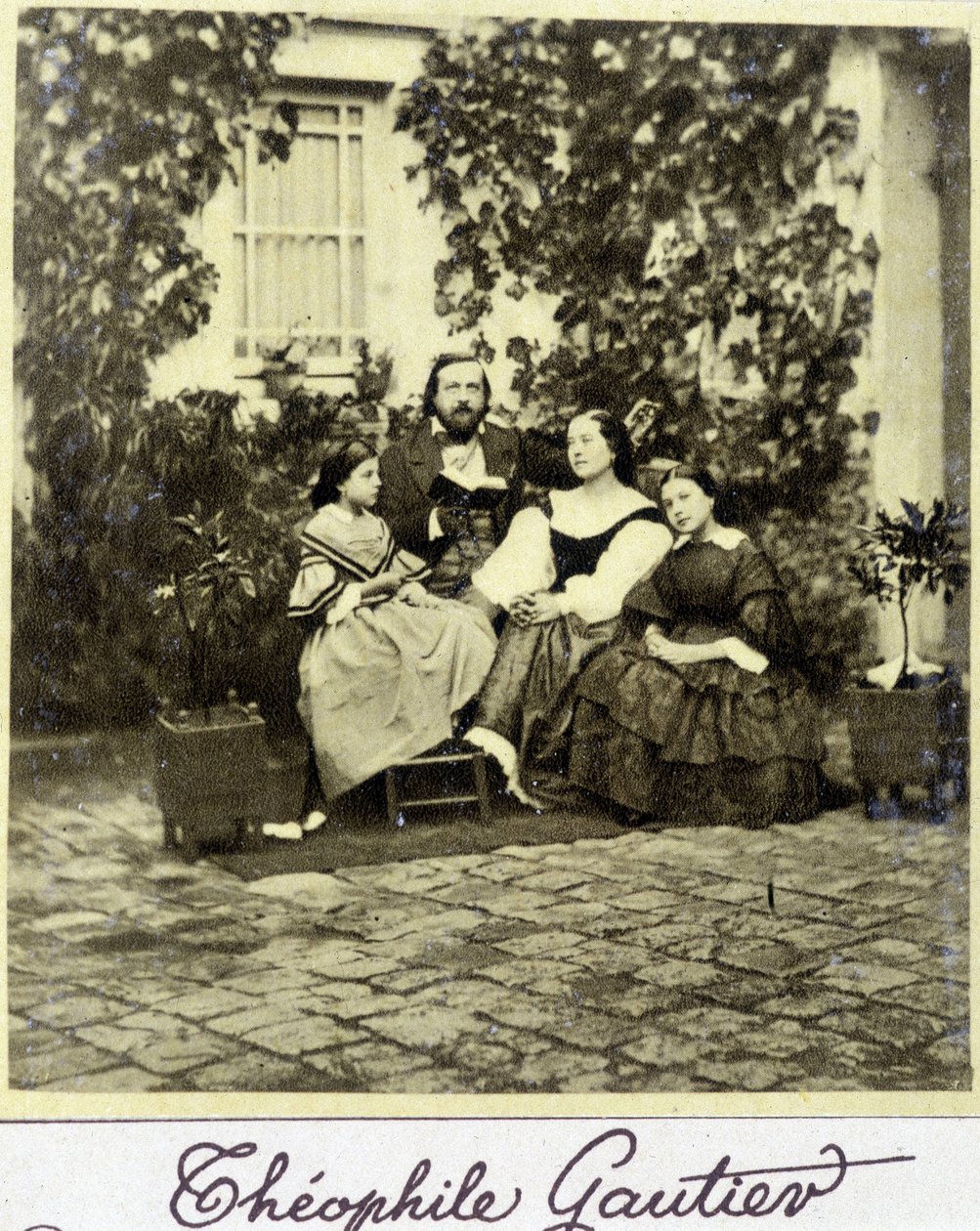 Portret Teofila Gautiera (1811 - 1872) w rodzinie. autorstwa French Photographer