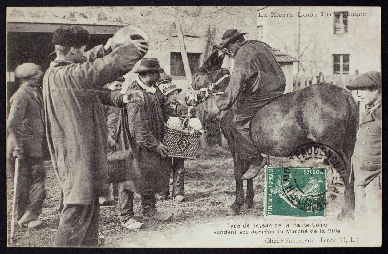 Pocztówka przedstawiająca rolnika z Górnej Loary sprzedającego żywność na targu, ok. 1900 autorstwa French Photographer