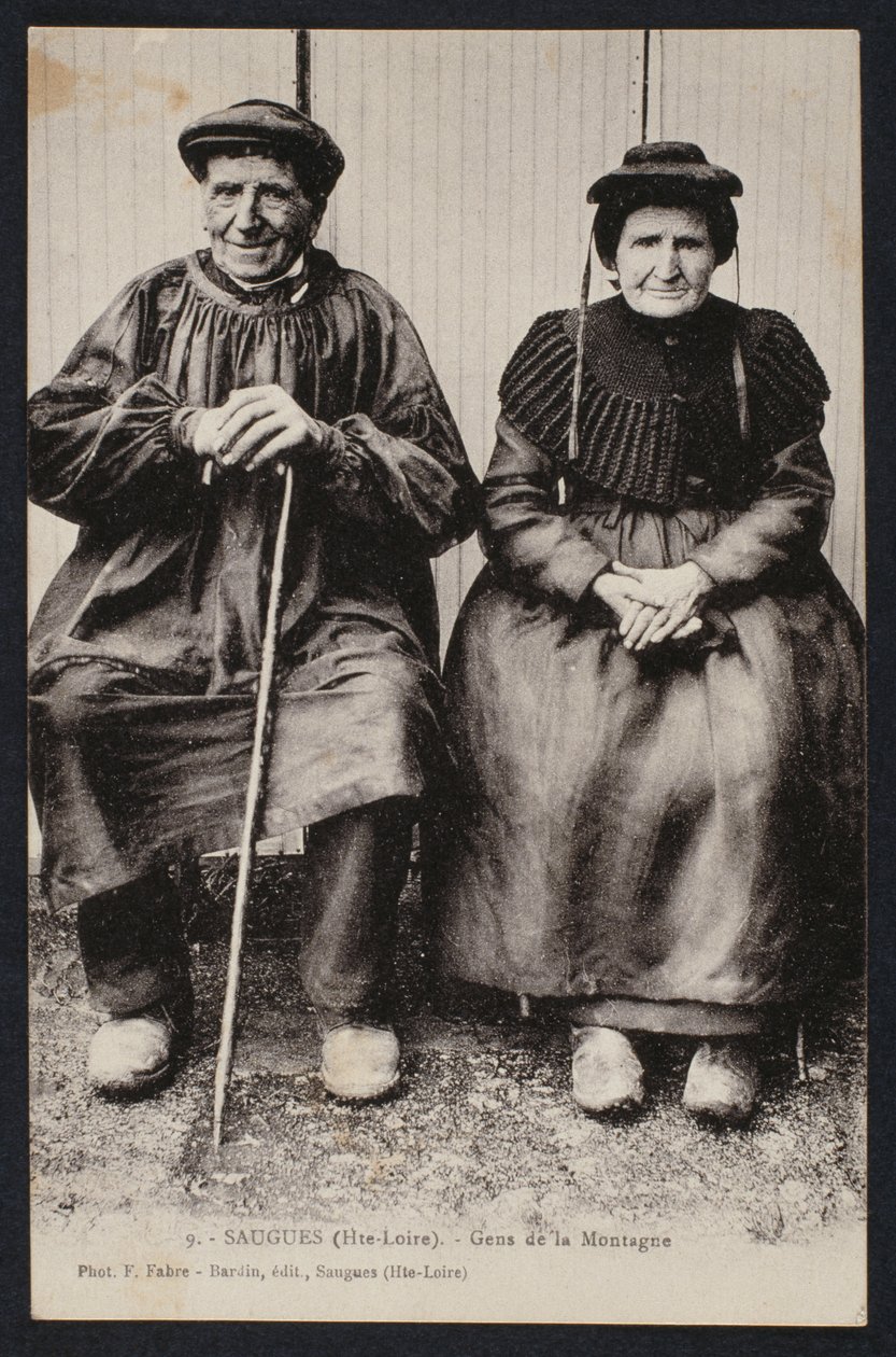 Pocztówka przedstawiająca mieszkańców gór w Saugues, Haute-Loire, ok. 1900 autorstwa French Photographer