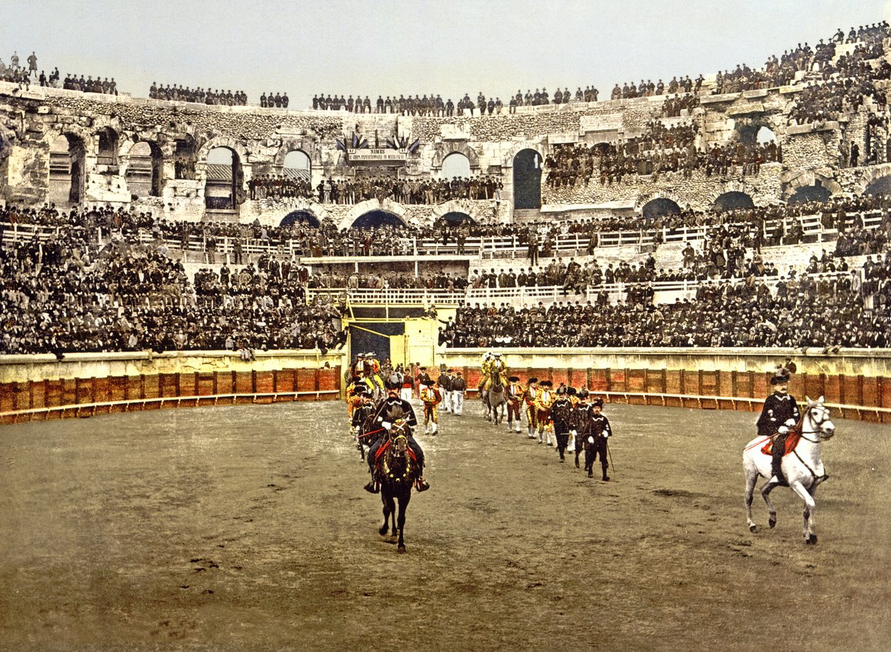 Procesja matadorów w amfiteatrze w Nîmes, 1890-1900 autorstwa French Photographer