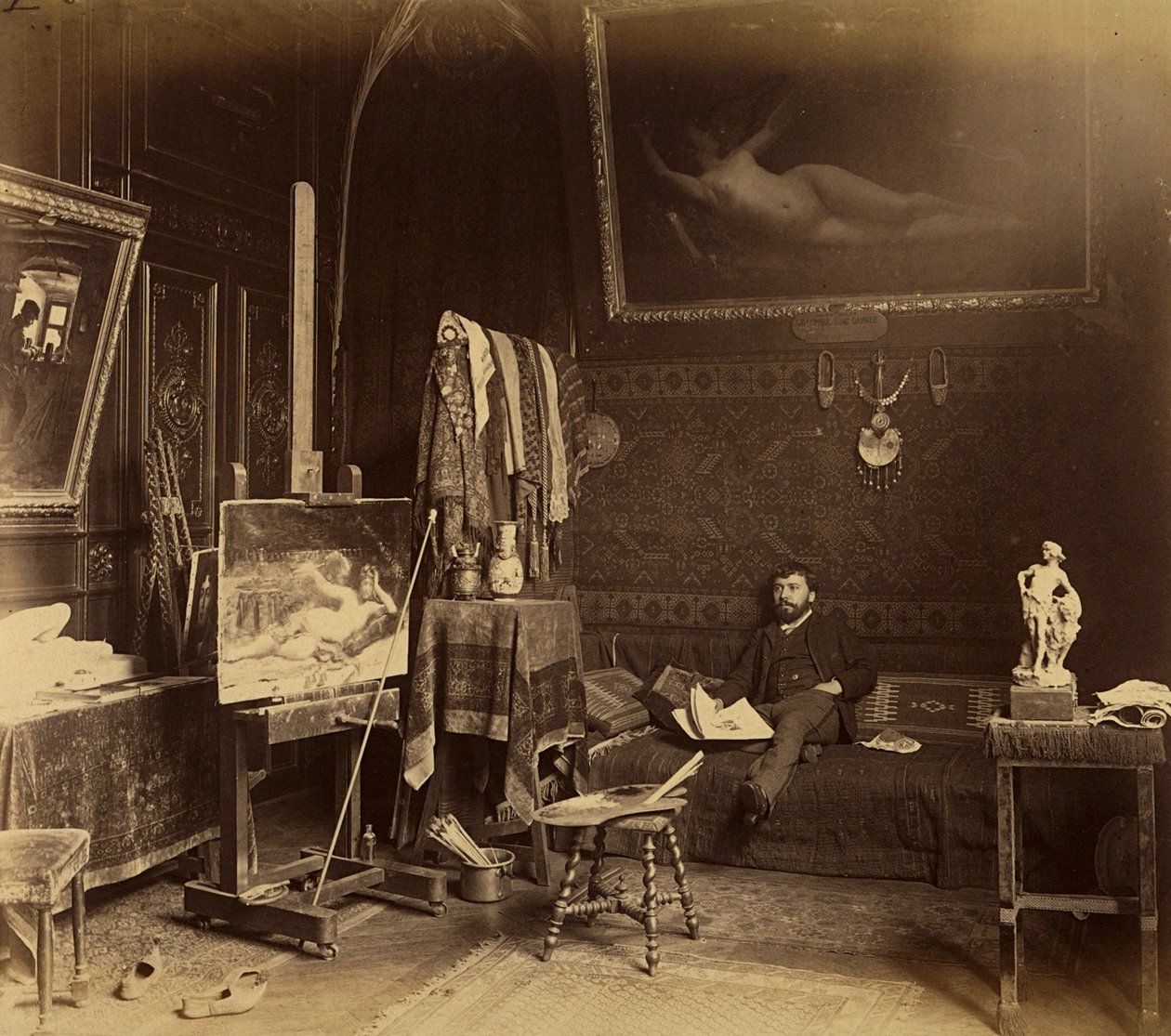 Malarz Toulot w swojej pracowni (zdjęcie czarno-białe) autorstwa French Photographer
