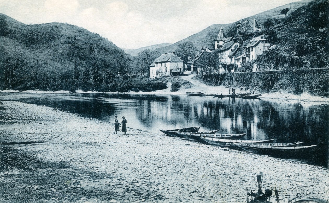 Brzegi Lotu w Veillevie (Dolina Lotu), Cantal, Owernia: pocztówka z nawigacji łodzią, początek XX wieku (zdjęcie) autorstwa French Photographer