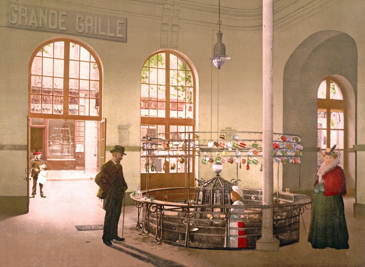 Woda źródlana Vichy sprzedawana na kieliszki w źródle Grande Grille, 1890-1900 autorstwa French Photographer
