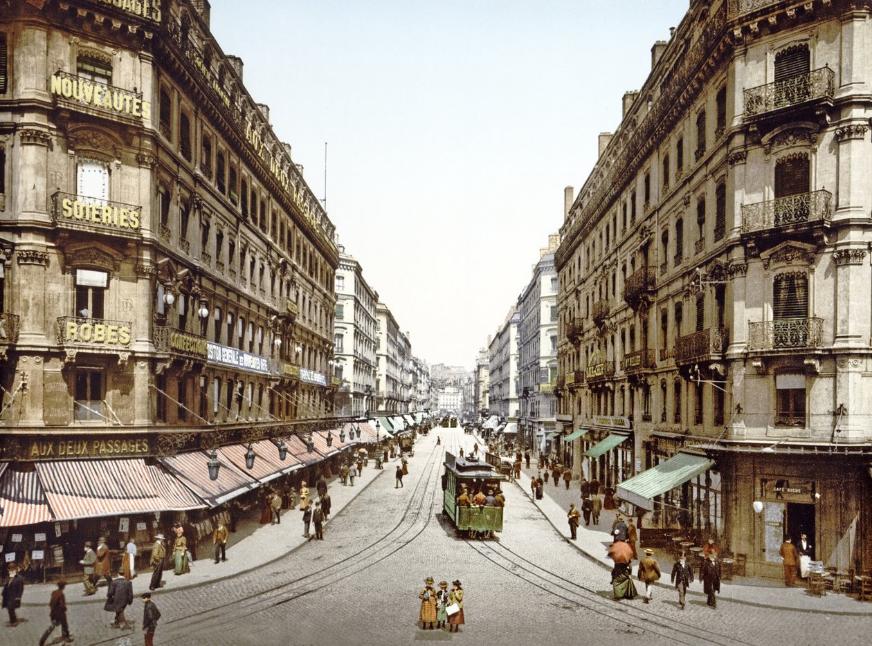 Widok w dół Rue de la Republic, Lyon, 1890-1900 autorstwa French Photographer