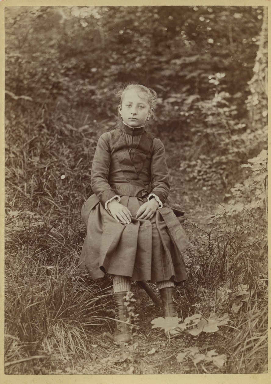 Młoda dziewczyna na wsi, Francja, ok. 1890 r. (zdjęcie czarno-białe) autorstwa French Photographer