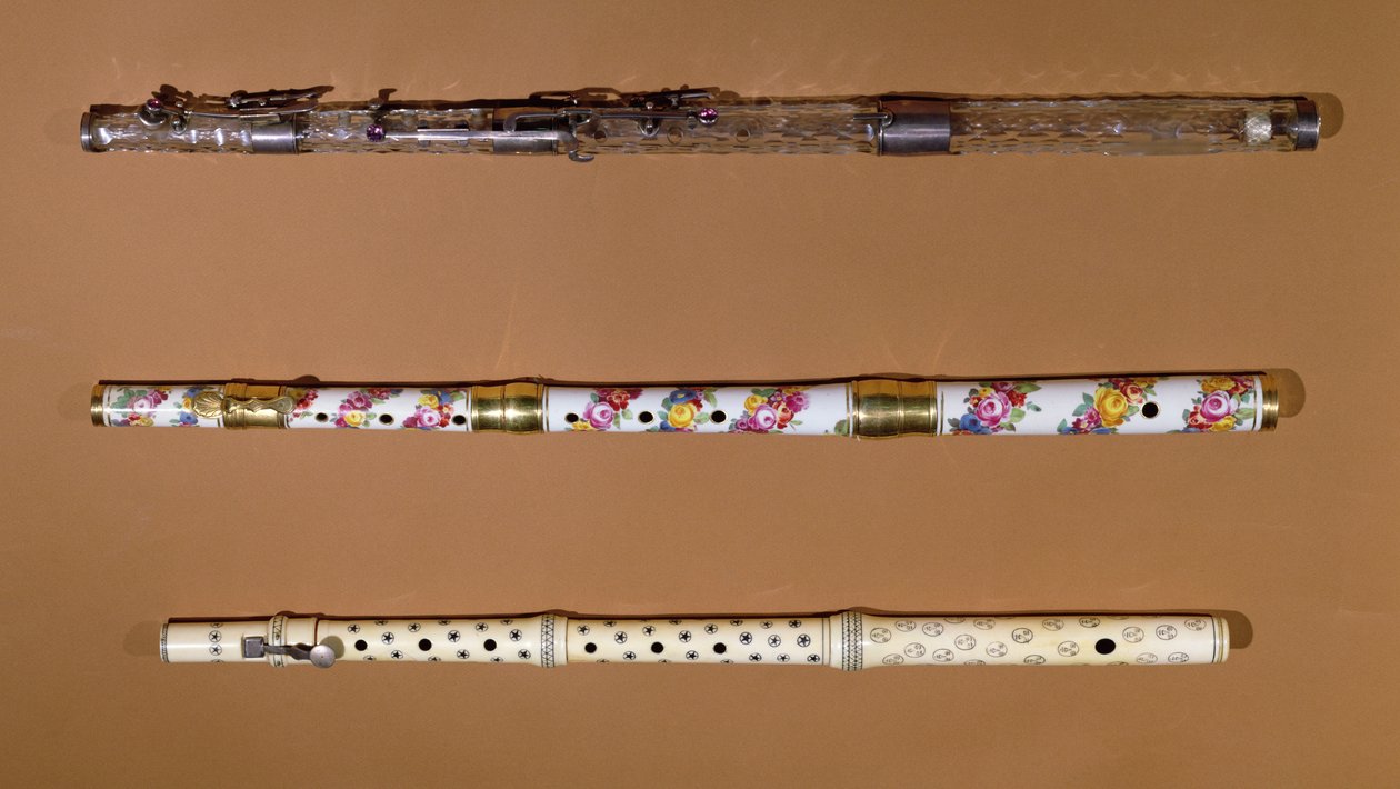 3 flety (kość słoniowa, porcelana i kryształ) autorstwa French School