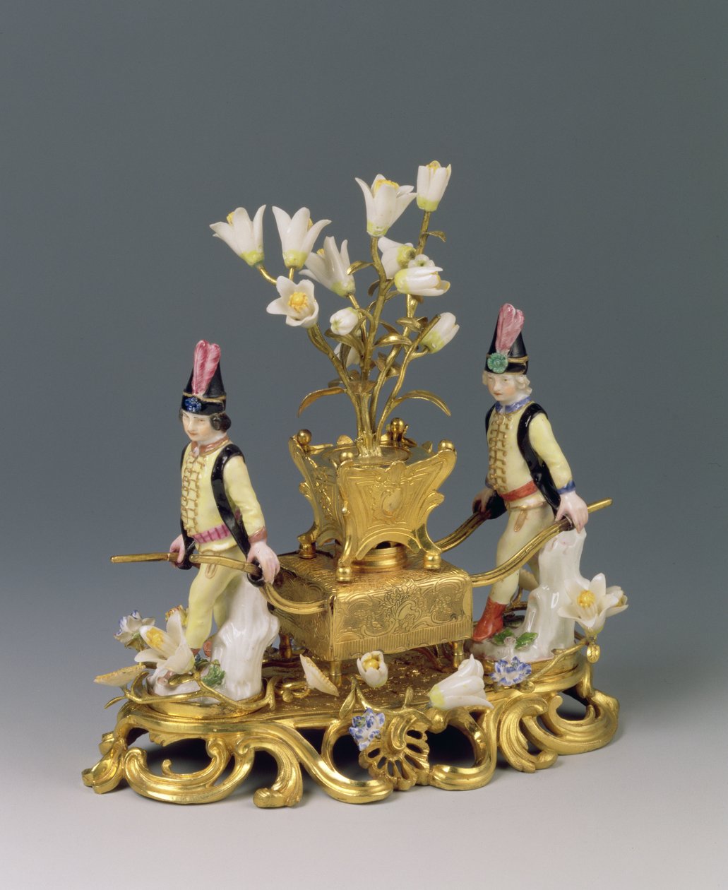 Palnik do perfum Ludwika XV, ok. 1745 (ormolu i porcelana) autorstwa French School