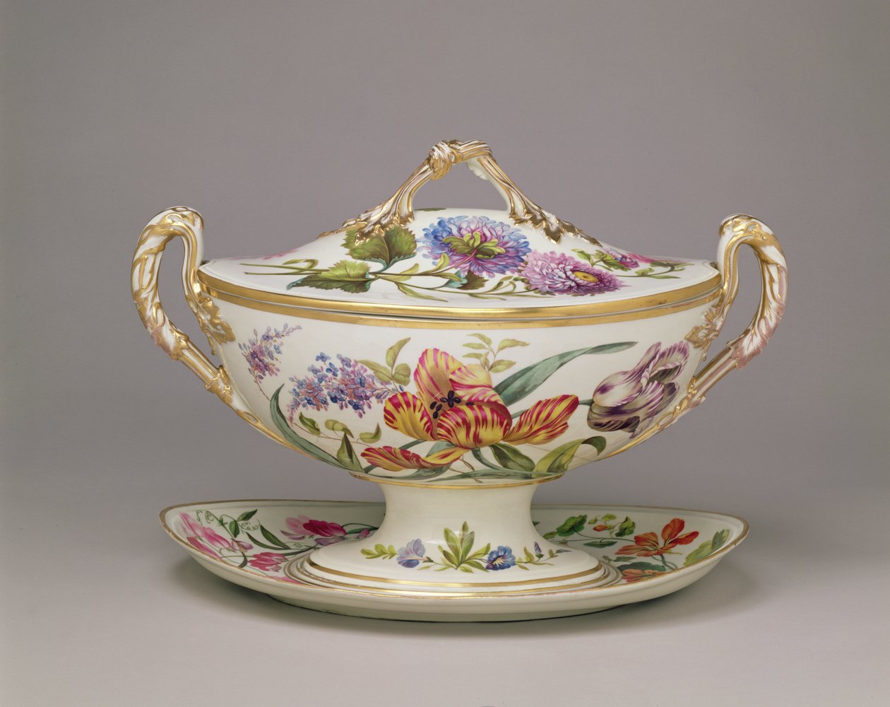 Zakryta waza (porcelana) autorstwa French School