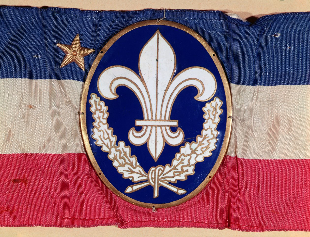 Odznaka Action Francaise, ok.1920-35 (metal emaliowany i tkanina) autorstwa French School