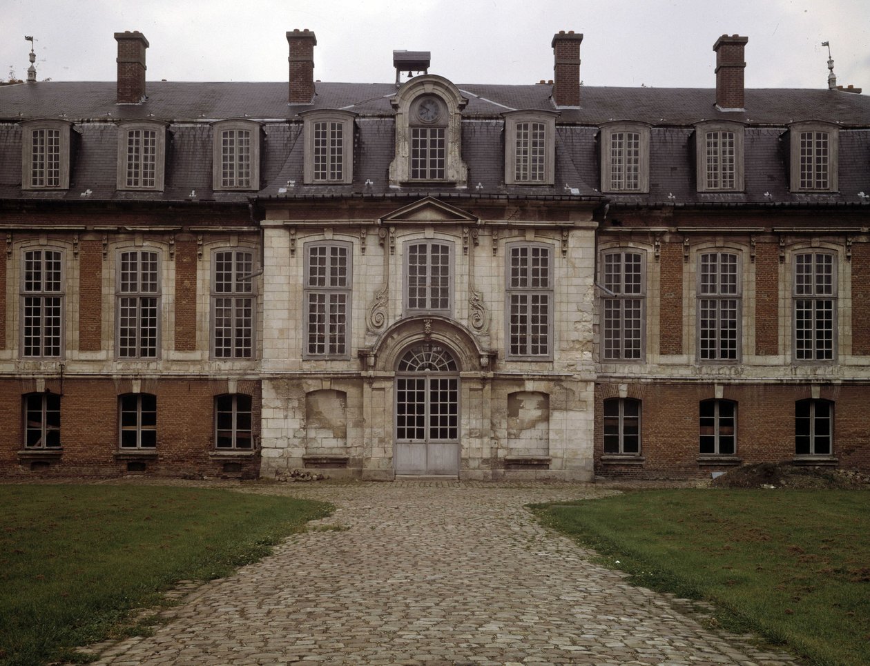 Architektura barokowa: fasada Hotelu des Rams (XVII wiek), Abbeville, Somme (80). autorstwa French School