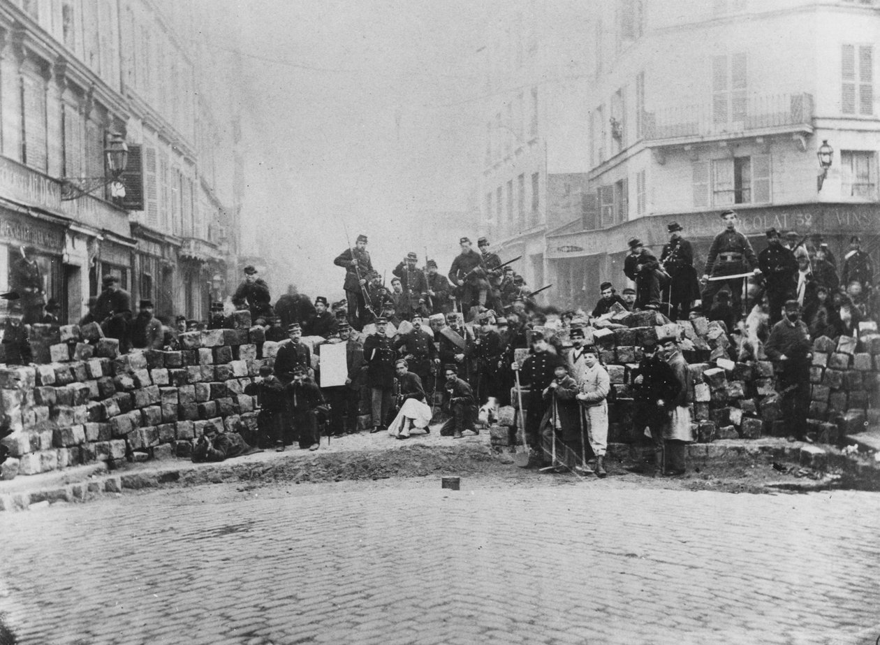 Barykada przed wejściem do Faubourg du Temple, Paryż, podczas Komuny, 18 marca 1871 r. autorstwa French School