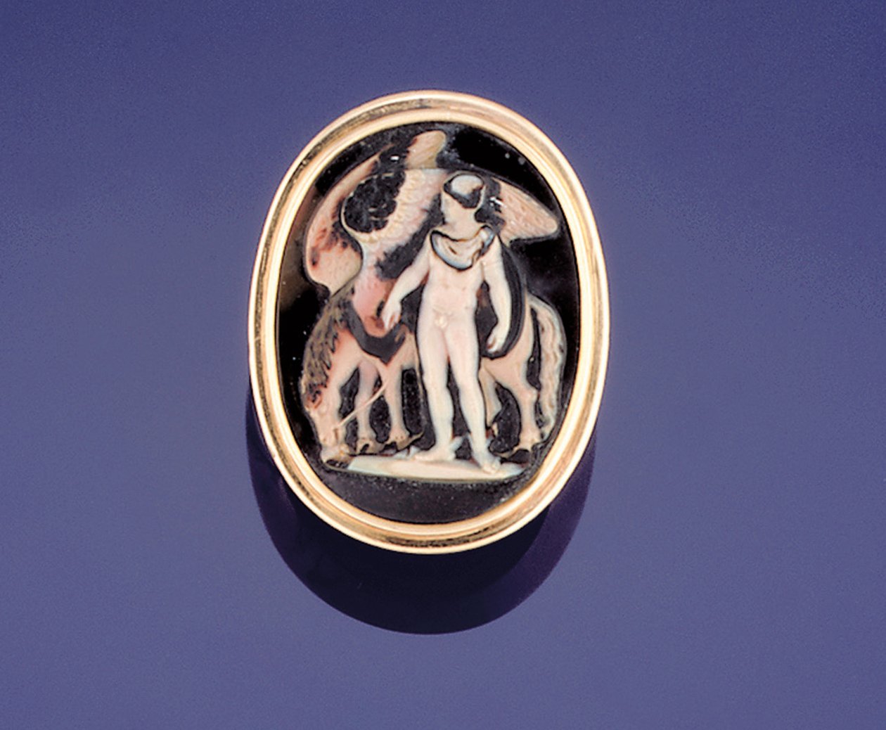Pierścień Cameo z Bellerophon prowadzącym Pegaza do wody autorstwa French School