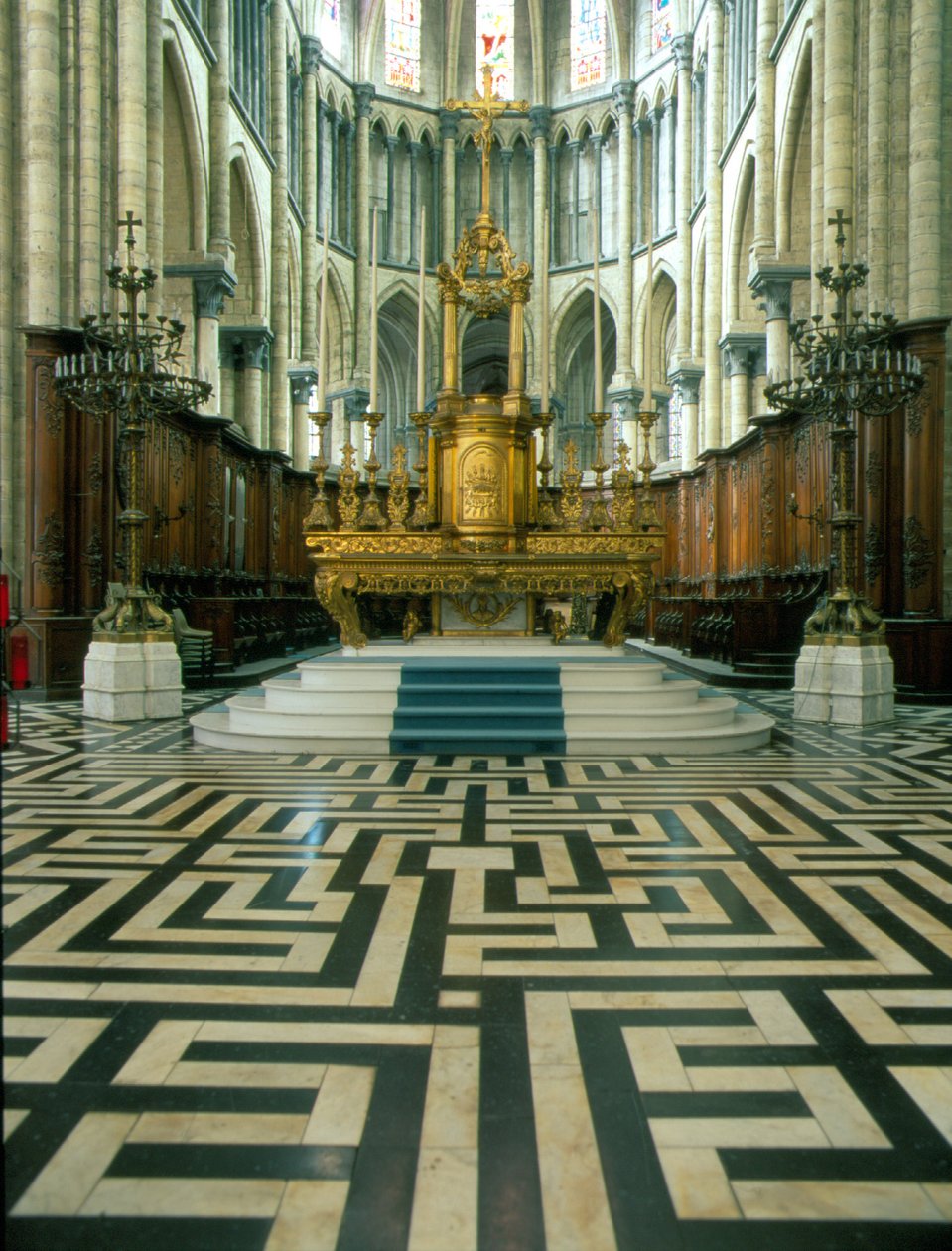 Cathedrale de Saint Omer (północ 59): Ołtarz i labirynt. autorstwa French School