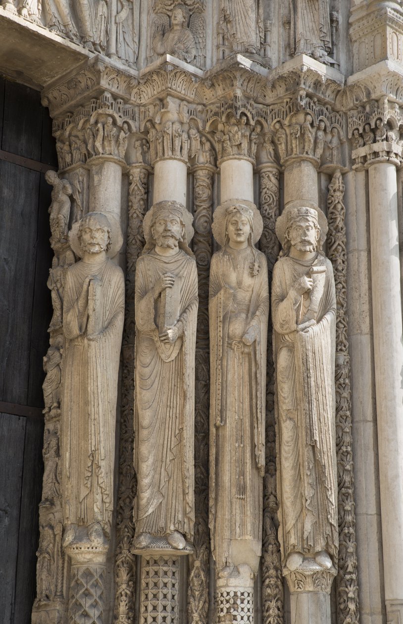 Cathedrale de chartres, fragment ognia na prawo od centralnego przęsła bramy królewskiej, od lewej do prawej, prorok, król Dawid, królowa, Salomon autorstwa French School