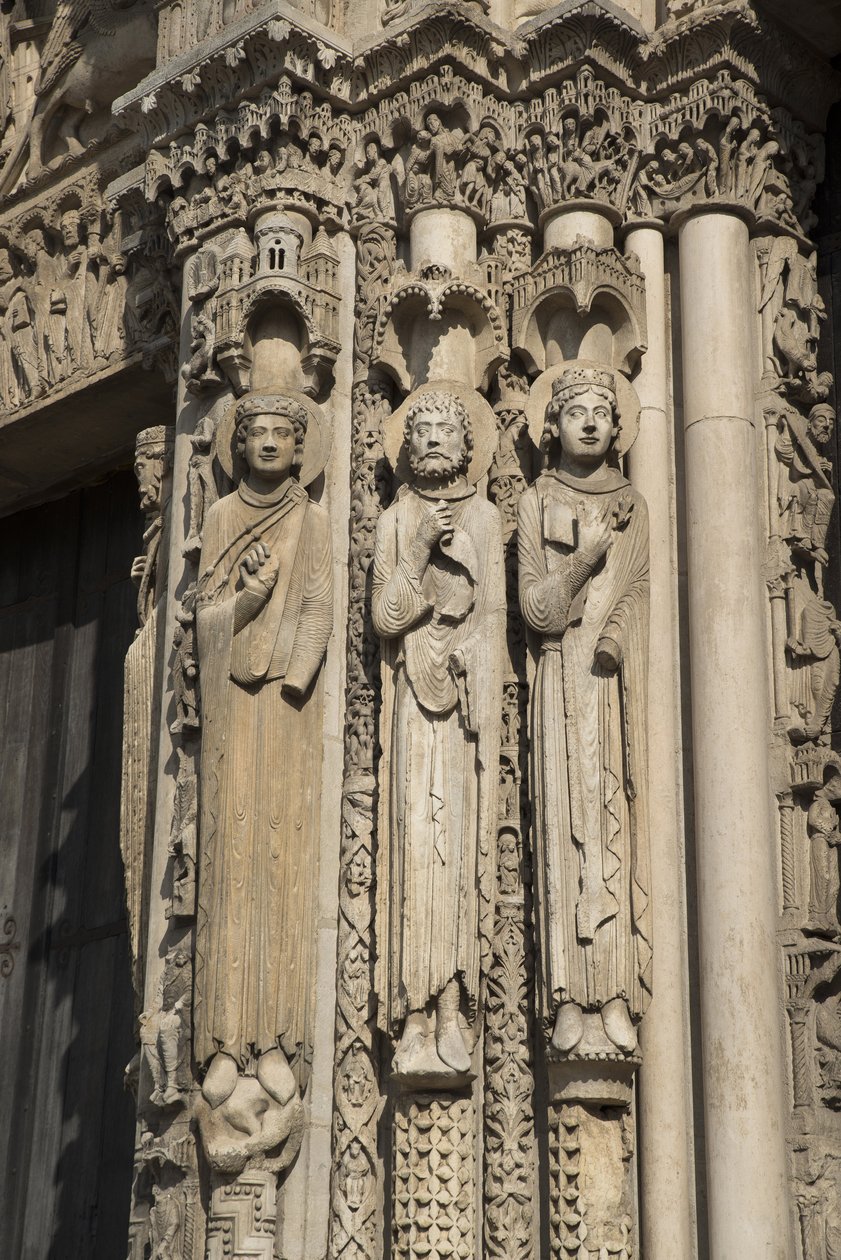 Cathedrale de chartres, fragment lewego pęknięcia zatoki po prawej stronie bramy królewskiej, od lewej do prawej, król, Roland, Ludwik VII autorstwa French School