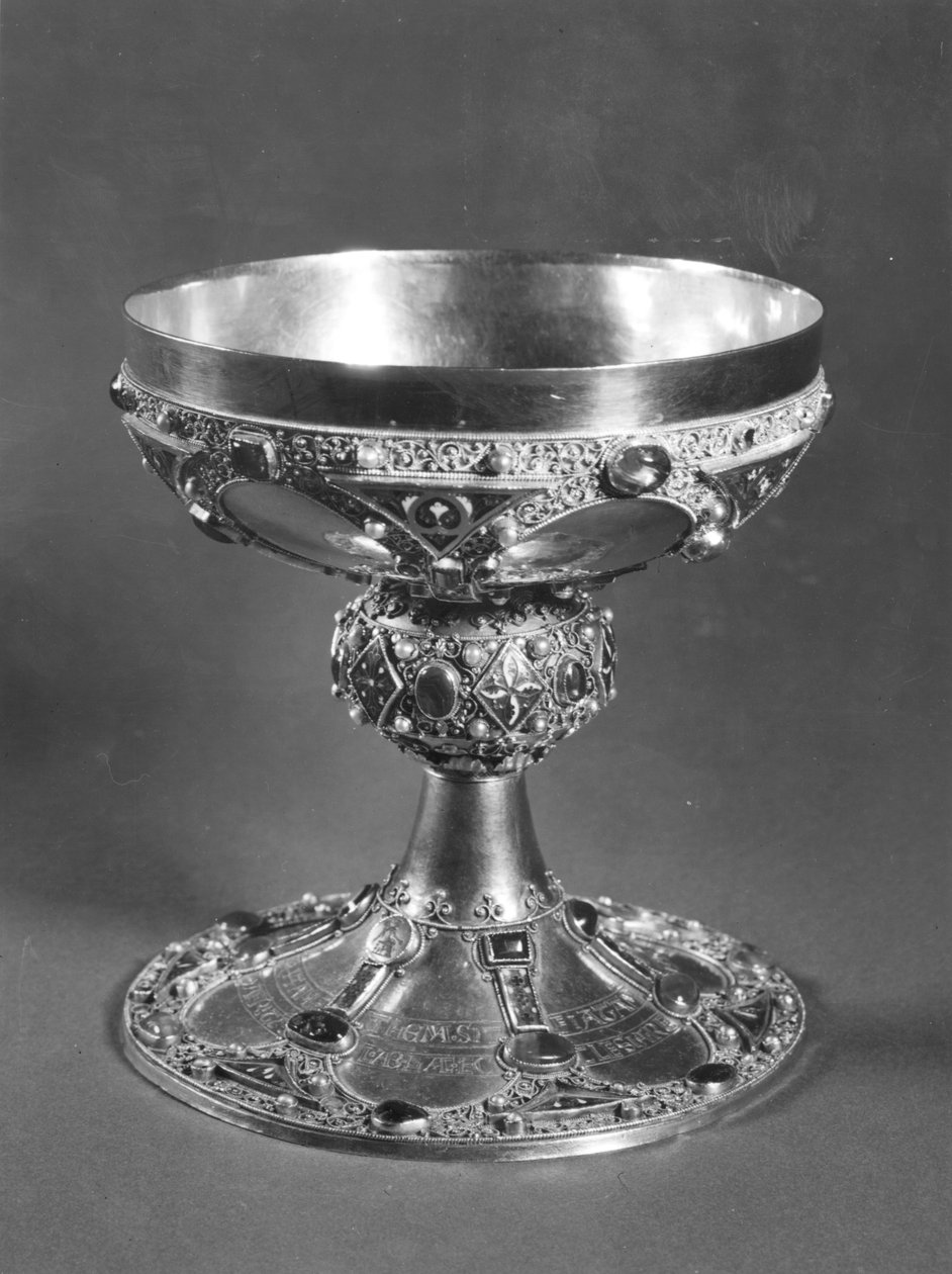 Kielich św. Remigiusza (zm. 533) biskup Reims (złoto, emalia cloisonne i perły) autorstwa French School