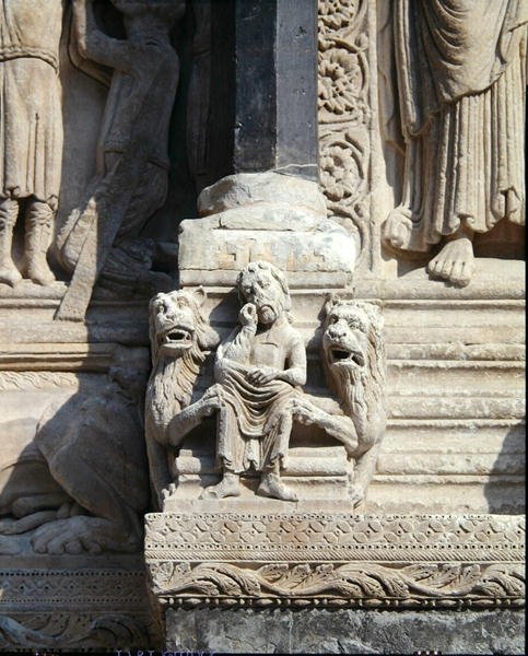 Daniel w jaskini lwów, fragment z portalu autorstwa French School