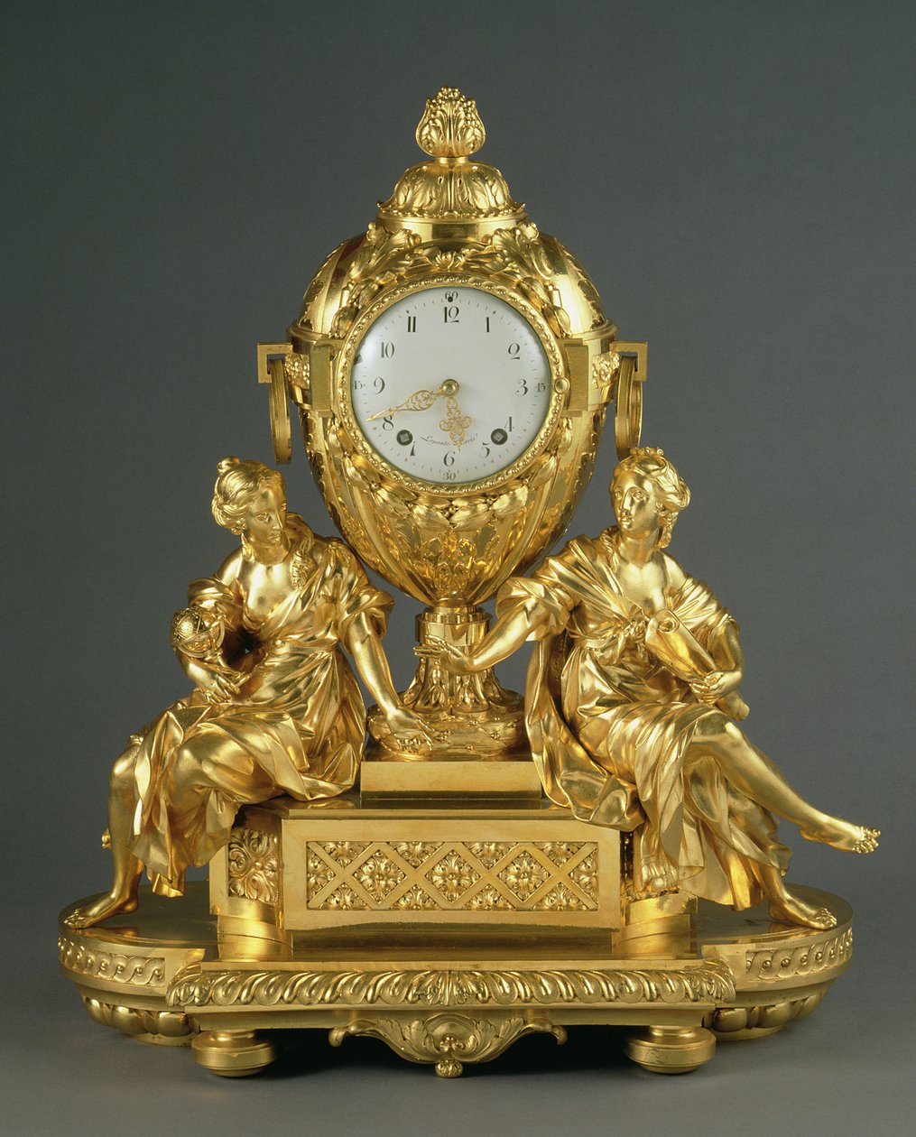 Wczesny zegar kominkowy Ludwika XVI, c.1765 (ormolu) autorstwa French School