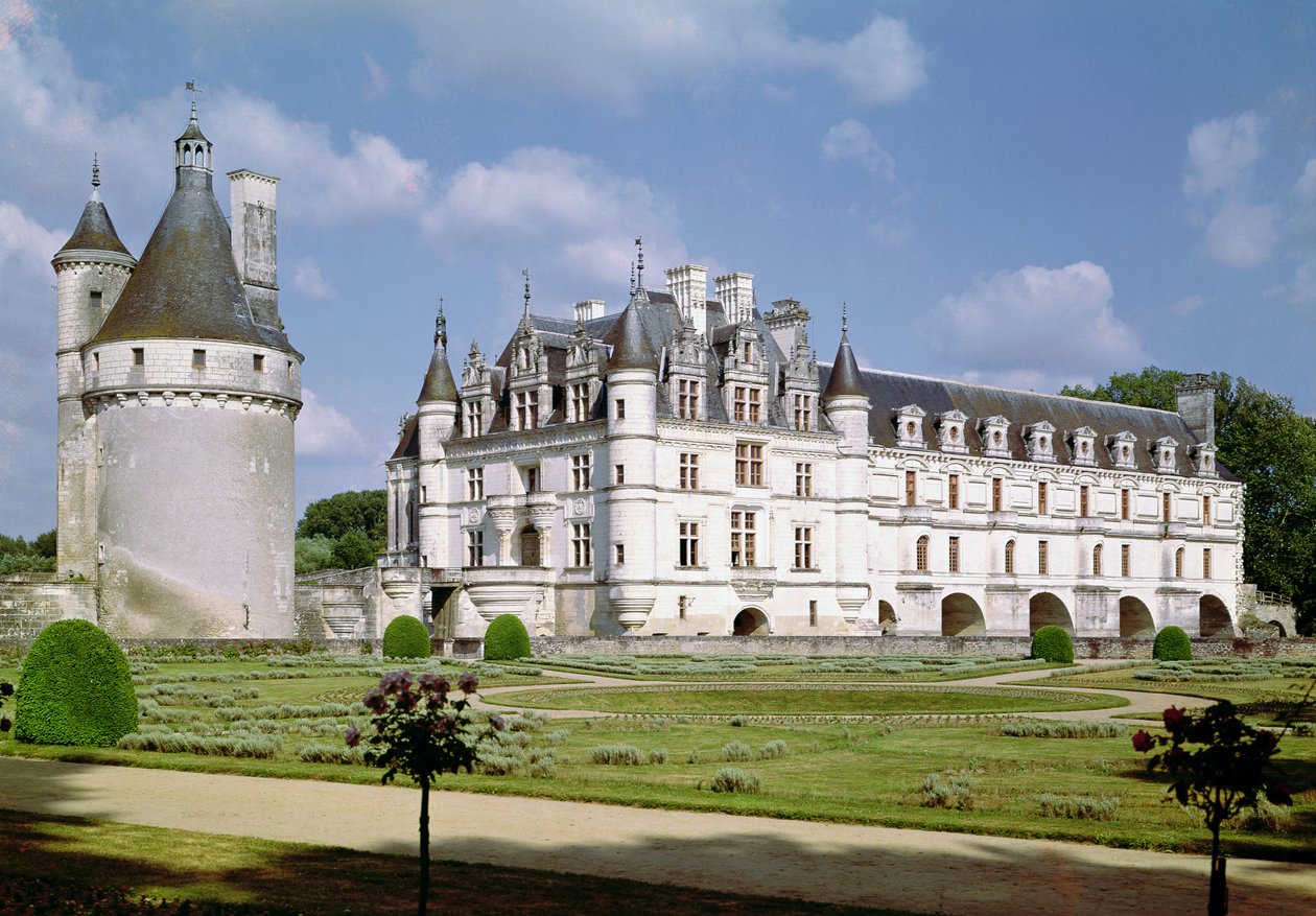 Zewnętrzny widok na Donjon, Chateau de Bohier i Grande Galerie od północnego zachodu autorstwa French School