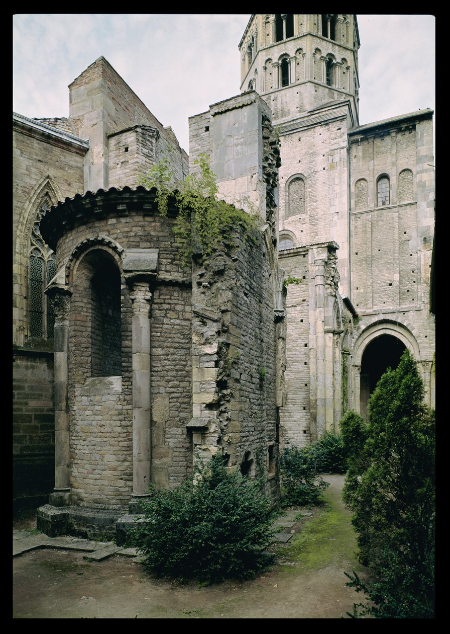 Widok zewnętrzny apsydiolu kościoła opackiego, 1088-1130 autorstwa French School