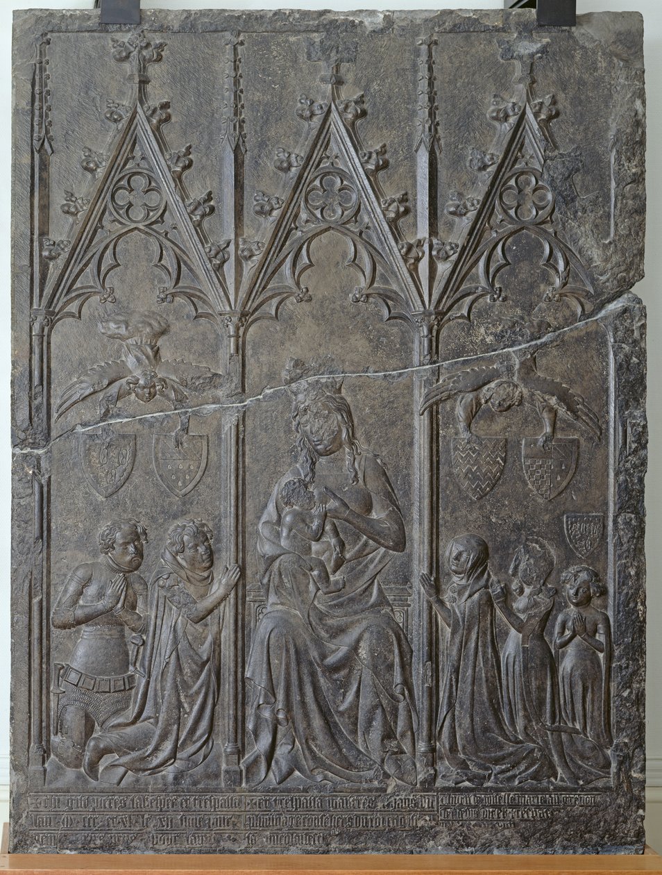Stela nagrobna rodziny Sacquespee, z cmentarza św. Nicaise w Arras, 1376 (kamień tournai) autorstwa French School