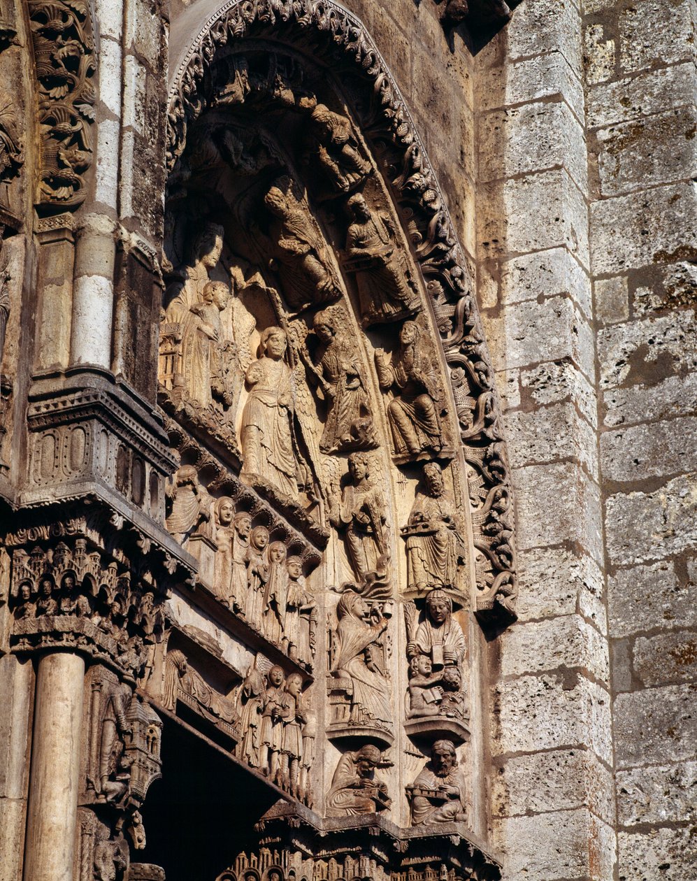 Sztuka gotycka: „” detal tympanonu portalu królewskiego bazyliki Notre Dame de Chartres autorstwa French School