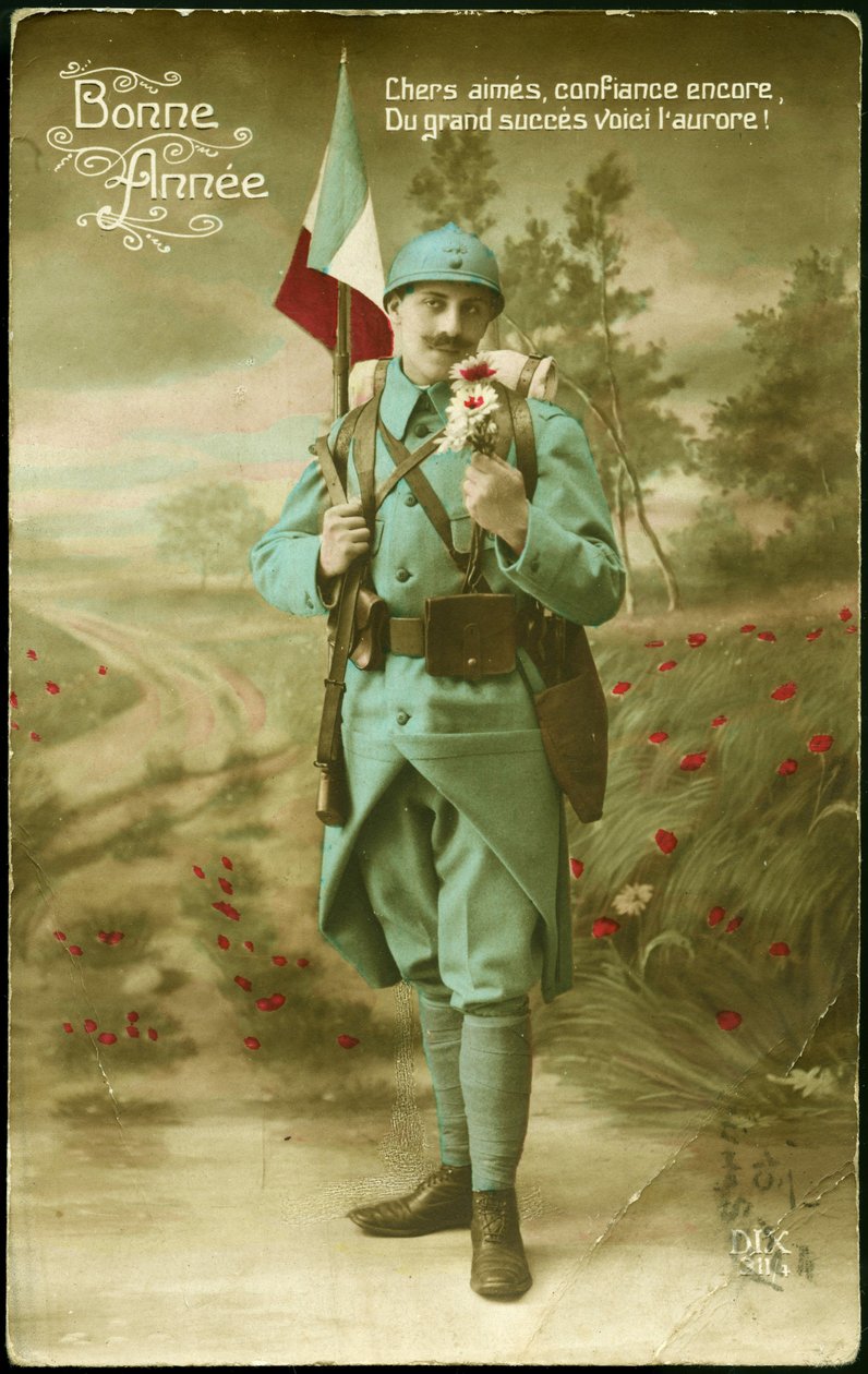 Pocztówka z pozdrowieniami na rok 1916. Żołnierz niosący francuską flagę z pistoletem i upokarzający zapach bukietu kwiatów w wiejskim krajobrazie. Kolorowa pocztówka z życzeniami z roku 1916. autorstwa French School