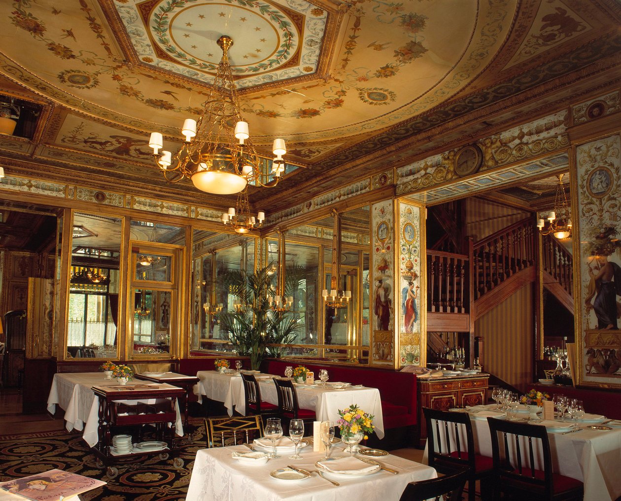 Widok wnętrza restauracji „Le Grand vefour”” w ogrodach Palais Royal, zrealizowanej w XVIII wieku. Paryż. autorstwa French School