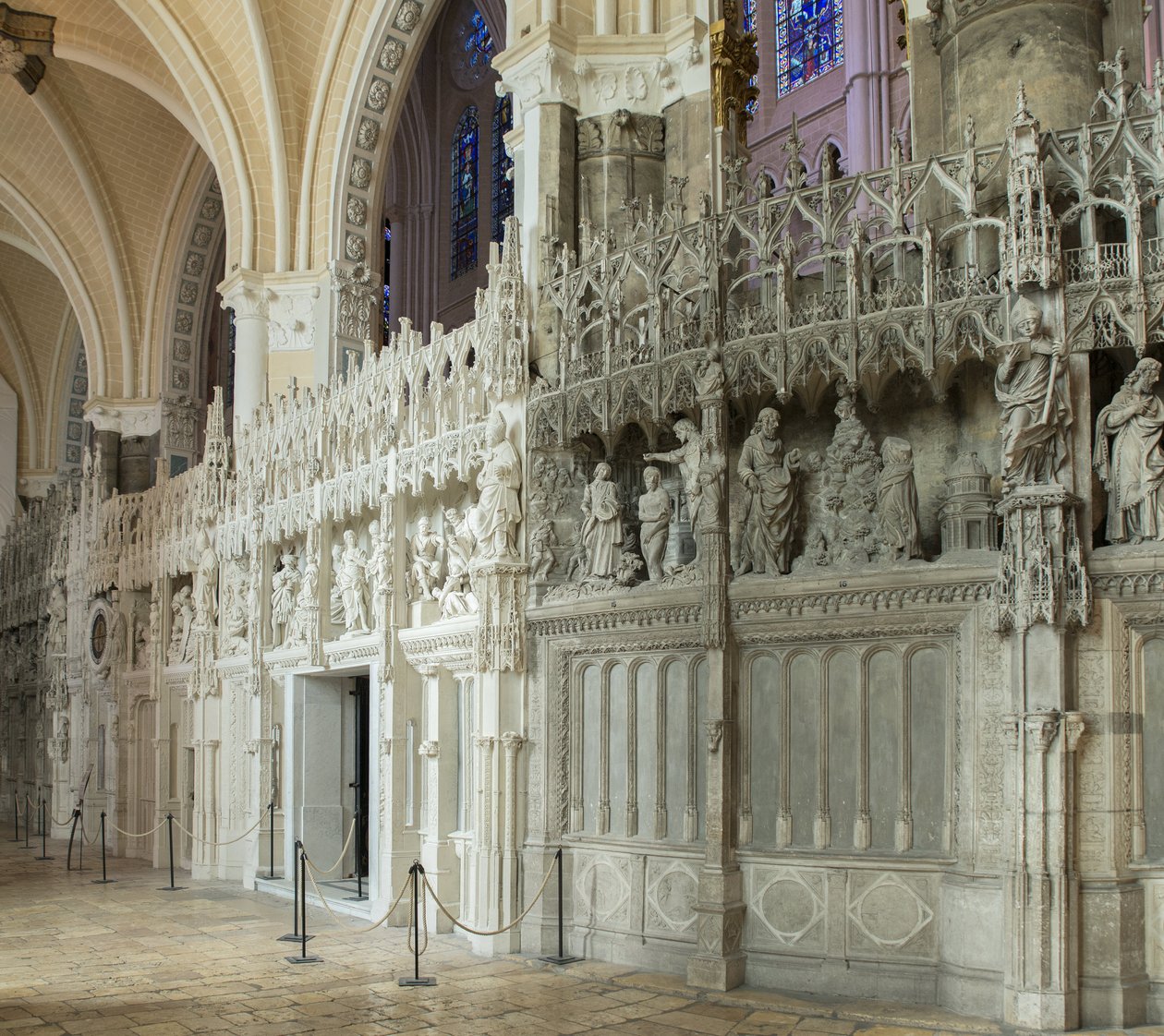 Widok wnętrza katedry w chartres z detalem chóru autorstwa French School