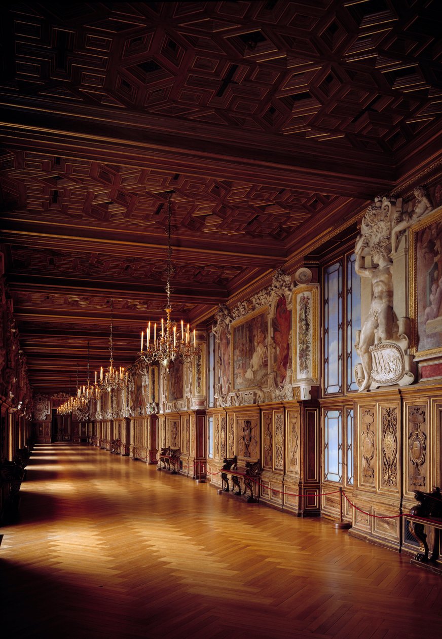 Widok wnętrza galerii Francois I w Fontainebleau. Stolarka i murale Szkoły Fontainebleau autorstwa French School