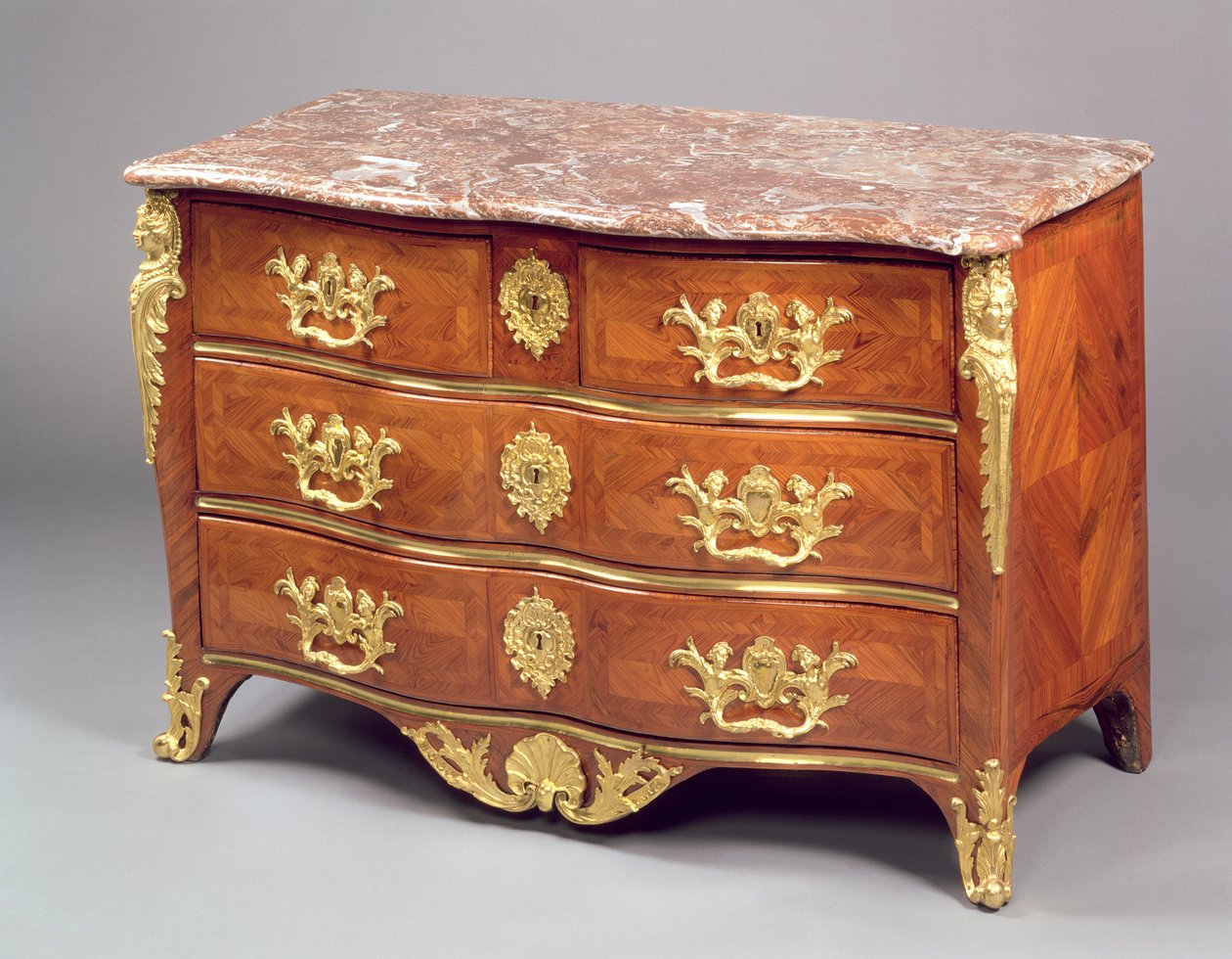 Komoda Ludwika XV autorstwa Francois Garnier c.1730 (ormolu i intarsja na tulipanowiec) autorstwa French School