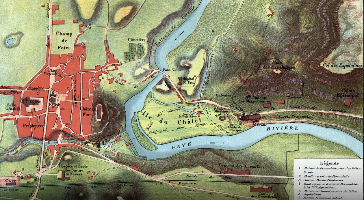 Mapa kraju Lourdes z 1877 roku: pokazuje lokalizację domu Bernadetty Soubirous, jaskini, w której widziałaby Maryję Dziewicę, a także bazyliki, klasztorów karmelitów i benedyktynów oraz Pałacu Biskupiego. Wysokie Pireny autorstwa French School