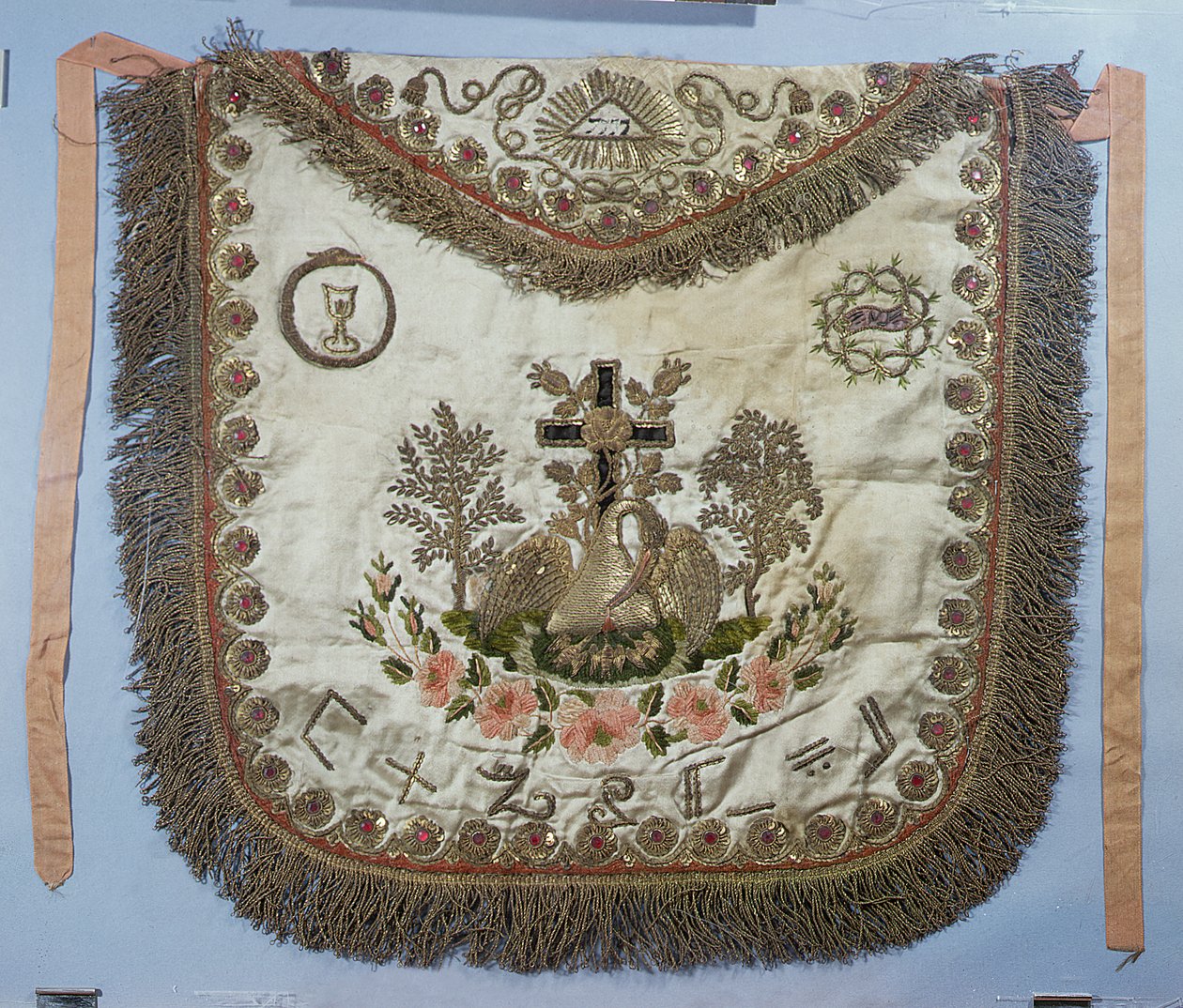 Fartuch masoński z różnymi symbolami (jedwab haftowany) autorstwa French School