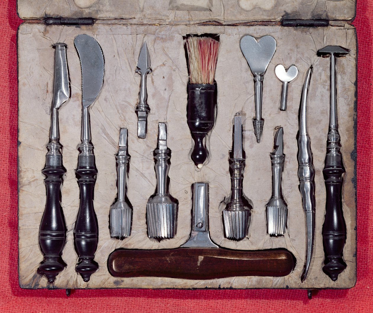Walizka medyczna zawierająca instrumenty do trepanacji (drewno i metal) autorstwa French School