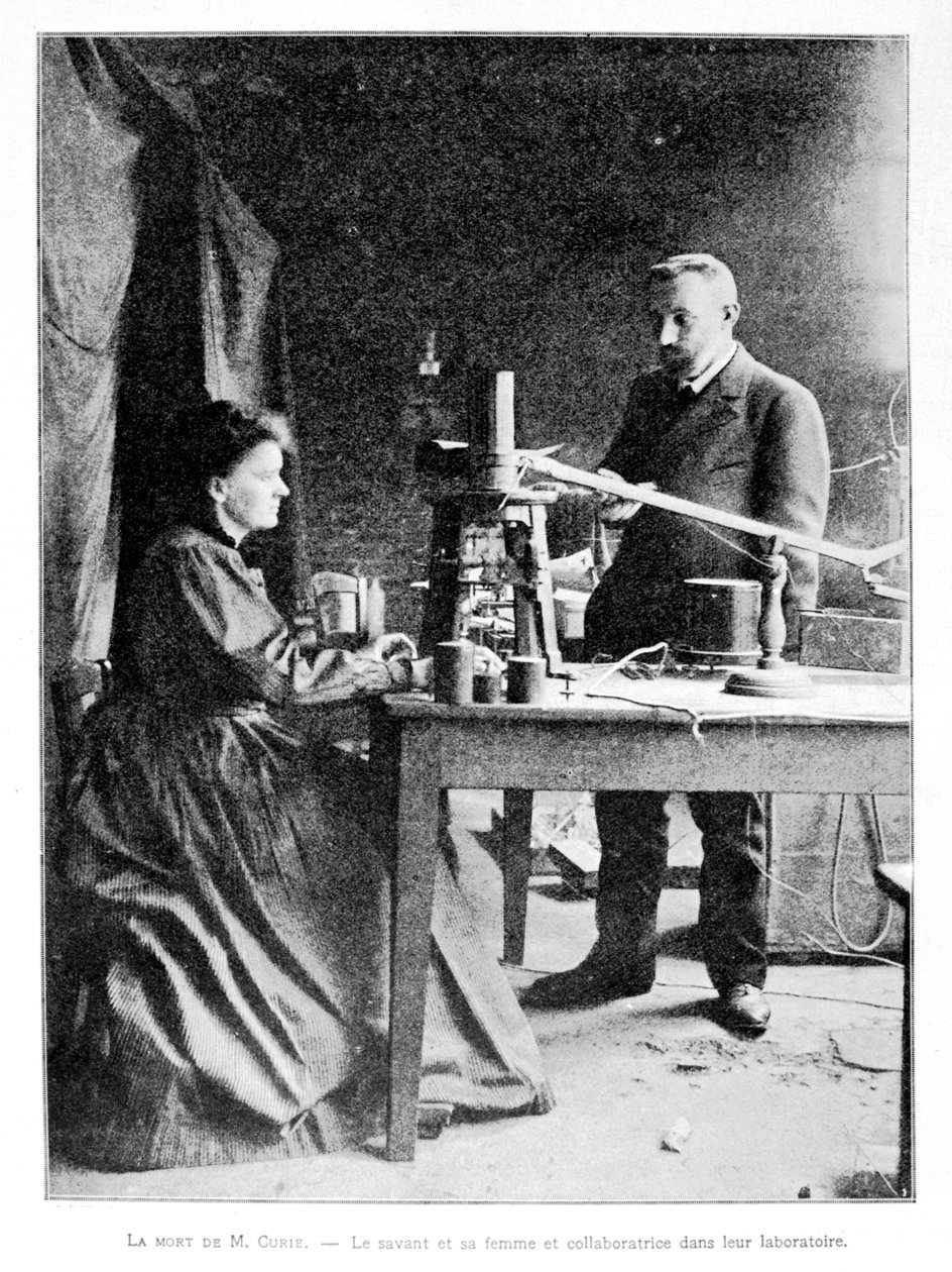 Pierre (1859-1906) i Marie (1867-1934) Curie w swoim laboratorium autorstwa French School