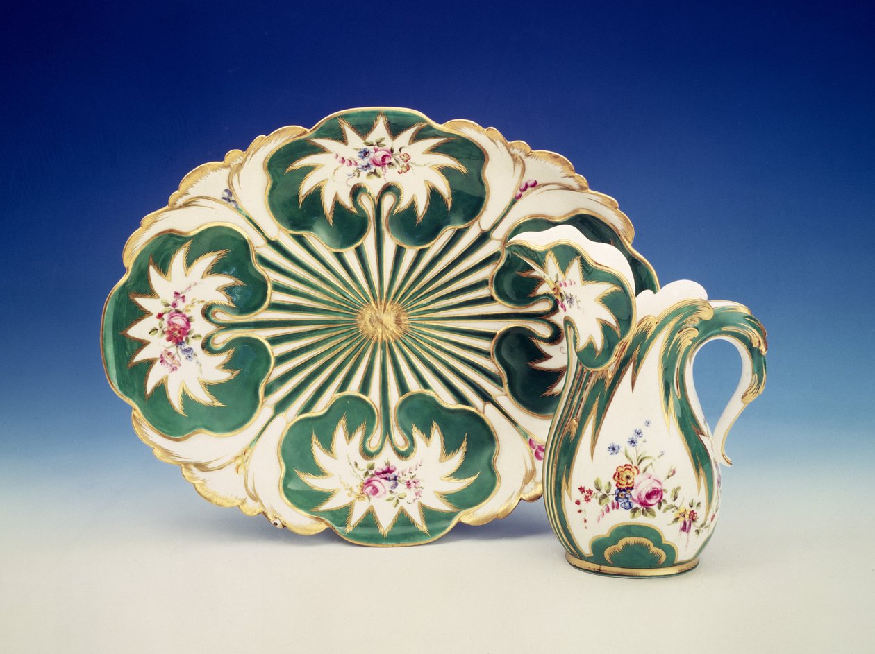Talerz i dzbanek z dekoracją z kwiatów, Sevres (porcelana) autorstwa French School