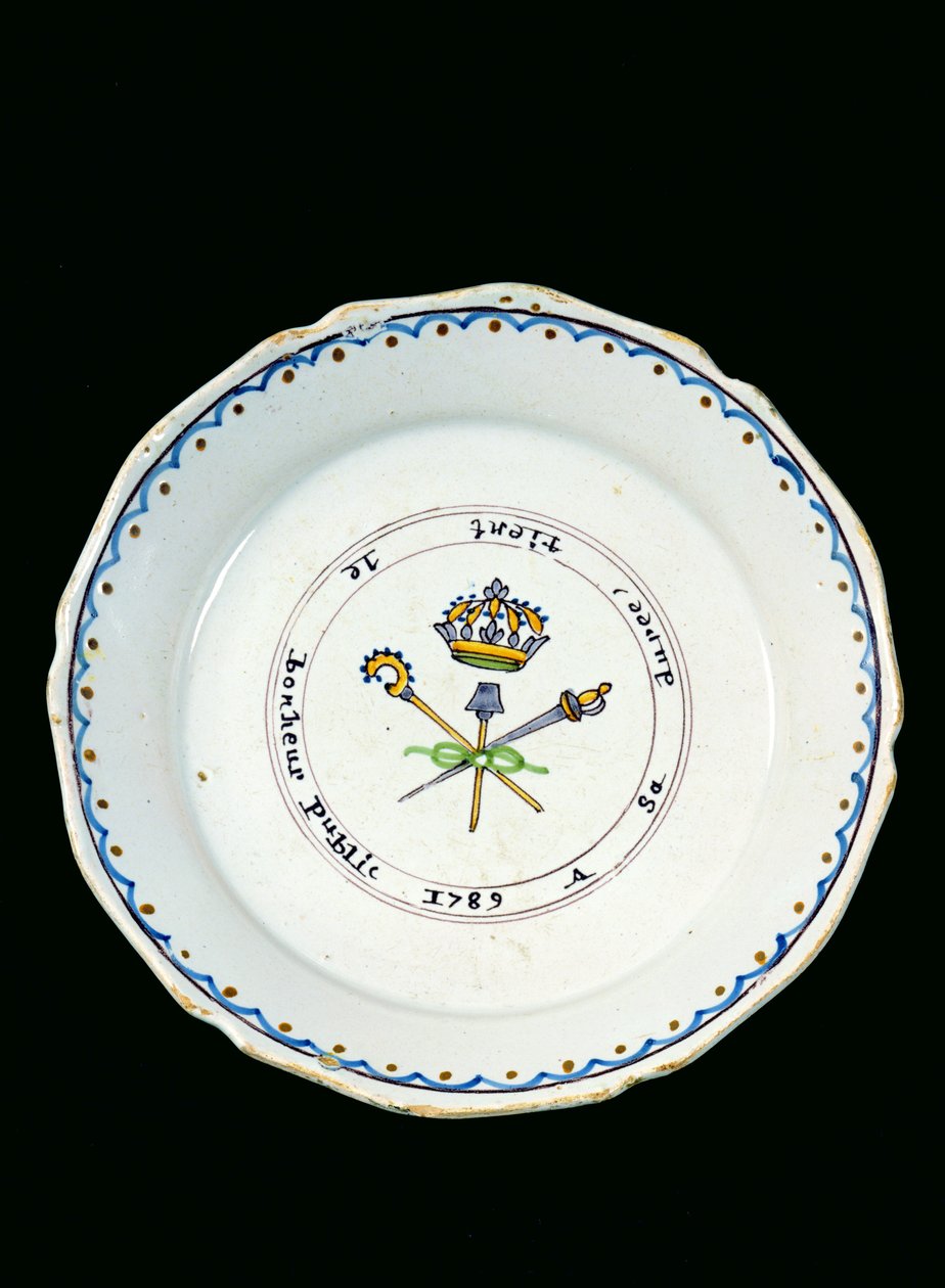 Talerz zdobiony Trzema Orderami pod koroną królewską, 1789 (ceramika) autorstwa French School