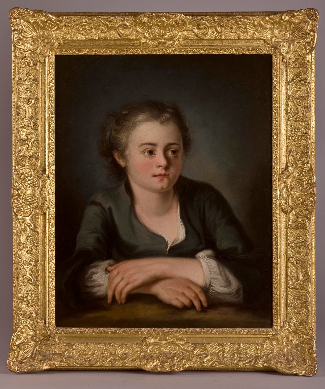 Portret młodej dziewczyny, ubranej w zieloną sukienkę i białą koszulkę, siedzącej przed stołem autorstwa French School