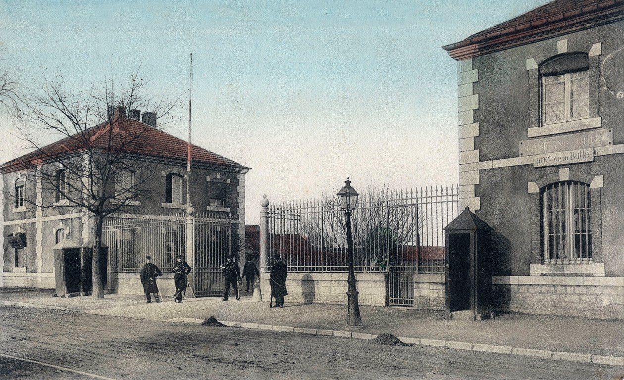 Pocztówka przedstawiająca Koszary w Besancon, ok. 1900 r. 1900 (kolor lito) autorstwa French School