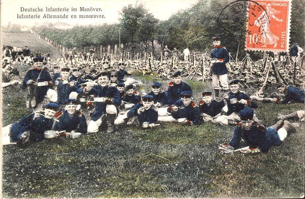 Pocztówka przedstawiająca piechotę niemiecką na manewrach (zdjęcie kolorowe) autorstwa French School