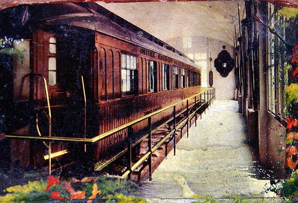 Pocztówka przedstawiająca wagon kolejowy, w którym odbyło się podpisanie rozejmu w Rethondes w Lesie Compiegne 11 listopada 1918 r. o godz. autorstwa French School