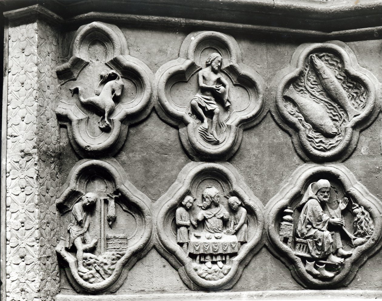Czterolistne znaki zodiaku i trudy roku z katedry Notre-Dame w Amiens (odlew gipsowy z kamienia) autorstwa French School