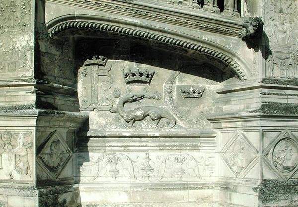 Relief z Wielkiego Escaliera przedstawiający herb Franciszka I (1494-1547) z salamandrą autorstwa French School